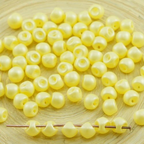 60pcs nacré jaune cotton candy le plus petit champignon bouton tchèque perles de verre de 4 mm x 3 m sku-31063