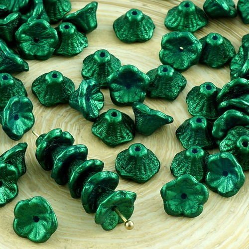 40pcs or briller vert émeraude en verre tchèque petite cloche de fleur de perle de bouchons 7mm x 5m sku-31374