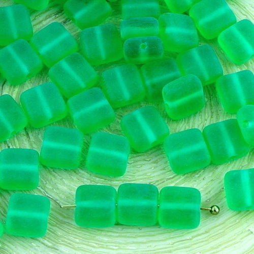 40pcs mat cristal péridot vert givré tuile un trou de plat carré en verre tchèque perles de 6mm sku-32326