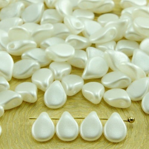 60pcs pastel perle d'albâtre blanc neige pip preciosa fleur plat de pétales de verre tchèque perles  sku-33746