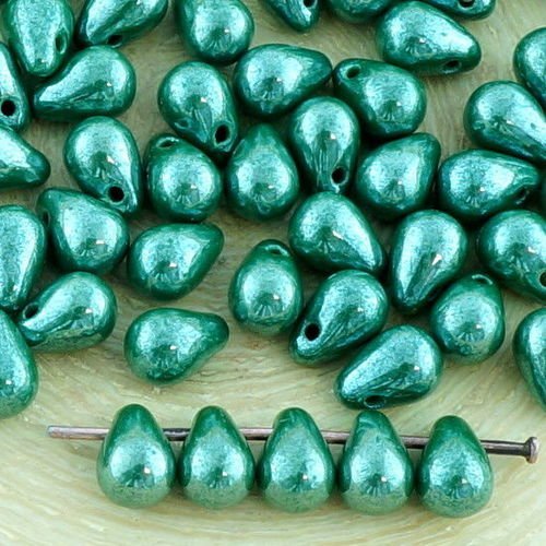 40pcs vert émeraude de l'éclat d'une larme petite de verre tchèque perles de 4 mm x 6 mm sku-35031