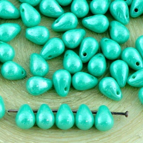 40pcs opaque turquoise green éclat d'une larme petite de verre tchèque perles de 4 mm x 6 mm sku-35043