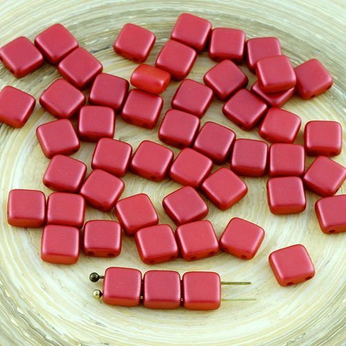 40pcs pastel foncé corail rouge tuile de verre tchèque perles de deux trous plat carré de 6mm x 6mm sku-28513
