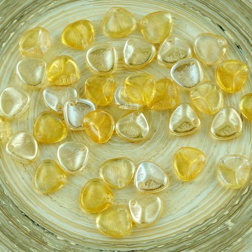 50pcs cristal jaune lustre de la moitié tchèque de pétale de rose fleur de plat en verre pressé perl sku-28567