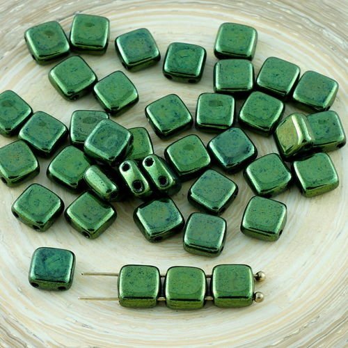 40pcs vert métallique lustre tuile de verre tchèque perles de deux trous plat carré de 6mm x 6mm sku-28528