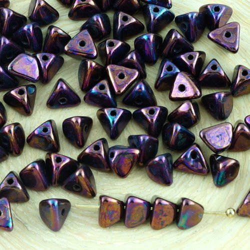 50pcs métallique iris violet grand demi-pincée triangle entretoise tchèque perles de verre de 4mm x  sku-32177