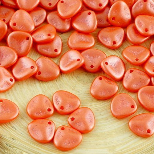 50pcs perles brillent rouge corail verre tchèque pétales de roses de fleurs pressées à plat d'hallow sku-31241