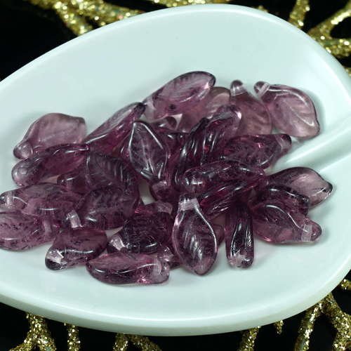 Violet clair tchèque en verre de feuille de perles sculptées de feuilles de 12mm x 6mm 40pcs sku-21321