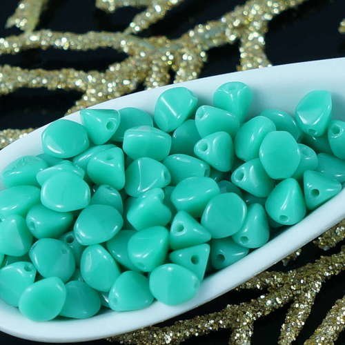 50pcs opaque turquoise pincée tchèque perles de verre de 5mm sku-18794