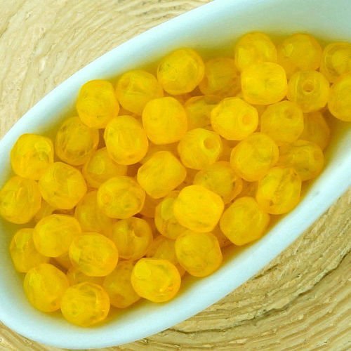 100pcs ambre jaune opale ronde à facettes feu poli petite entretoise tchèque perles de verre de 4mm sku-33147