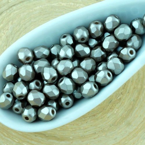 100pcs perles pastel taupe gris-brun ronde à facettes feu poli entretoise tchèque de verre de 4mm sku-34518