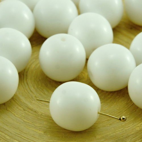 4pcs opaque à la craie blanche ronde pressée druk chunky grand verre tchèque perles de 12mm sku-32713