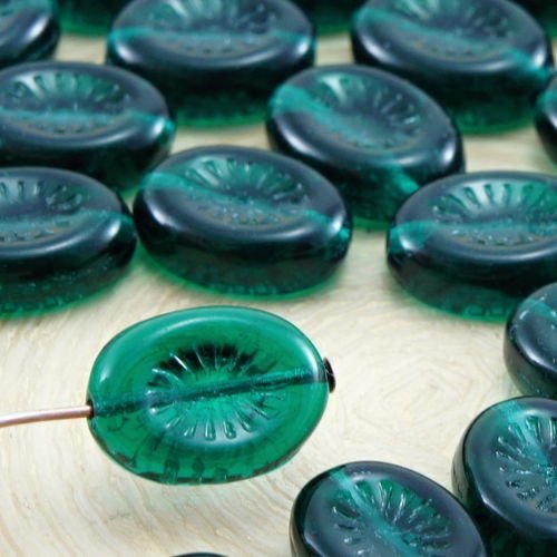 8pcs cristal vert ovale plat sculpté kiwi fleur de verre tchèque perles 12mm x 14mm sku-32730