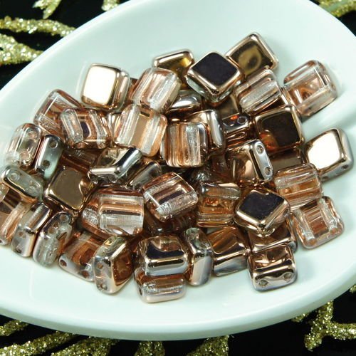 40pcs cristal d'or capri moitié tchèque tuile de deux 2 dans le trou carré de perles de verre plat 6 sku-26236