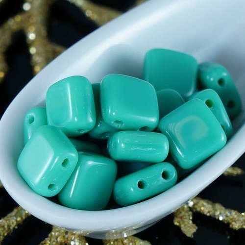 40pcs opaque turquoise tuile de verre tchèque perles de deux trous plat carré de 6mm sku-19017