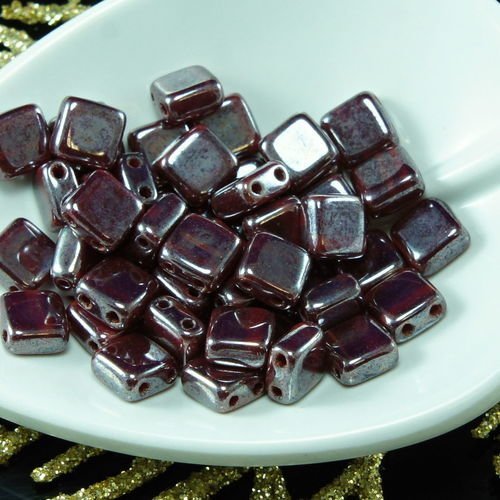 40pcs rouge rubis lustre tchèque tuile de deux 2 dans le trou carré de perles de verre plat 6 mm sku-26231