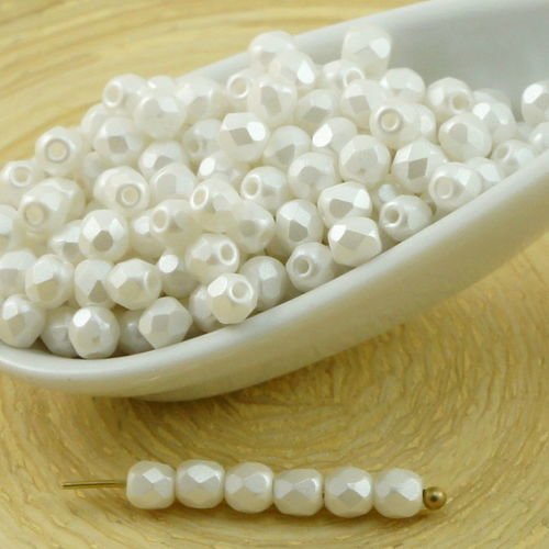 100pcs pastel perle blanche-neige ronde à facettes feu poli verre tchèque perles de petit écarteur 3 sku-31817
