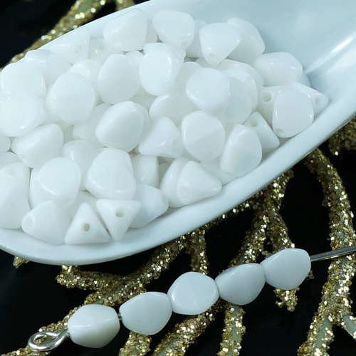 80pcs de craie blanche pincer tchèque perles de verre de 5mm sku-18788