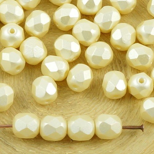 40pcs pastel blanc nacré crème légère et ronde à facettes feu poli entretoise de verre tchèque perle sku-35528