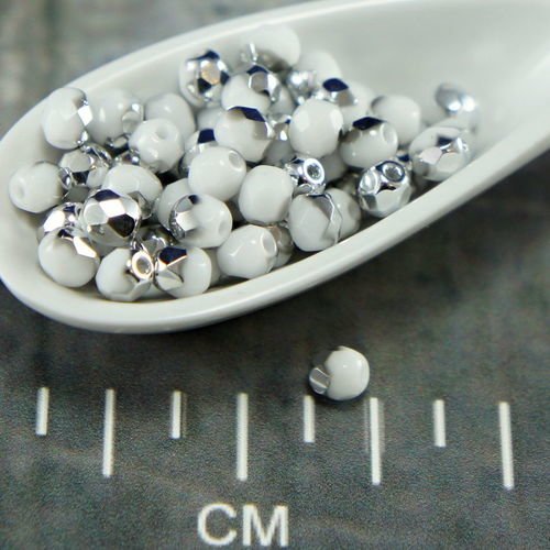 Argent blanc demi-rond à facettes feu poli verre tchèque perles de 4mm 100pcs sku-26435