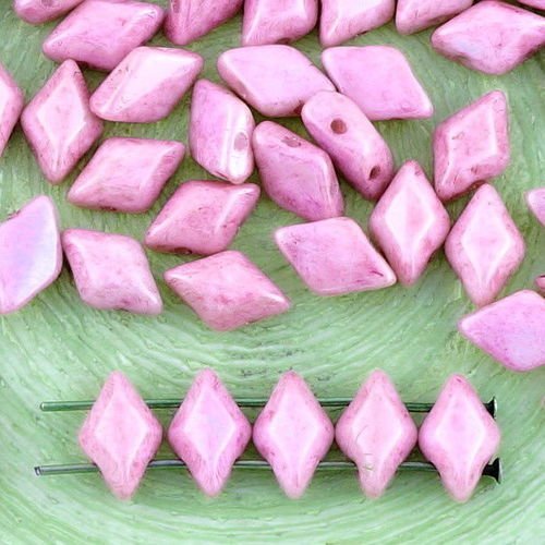 60pcs opaque valentine rose lustre en terre cuite matubo gemduo losange de diamant de deux 2 trou de sku-34694