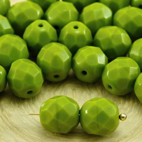 20pcs opaque de l'olivine vert olive ronde à facettes feu poli entretoise de verre tchèque perles de sku-33316