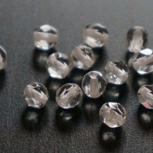 Cristalline blanche bordée de petites tchèque en verre à facettes perles rondes d'incendie poli entr sku-16301