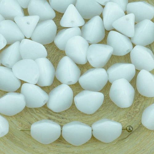 50pcs blanc albâtre opale pincée bicone à facettes entretoise de verre tchèque perles de 7 mm sku-34371