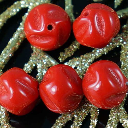 Opaque rouge verre tchèque tordu en spirale ronde perles toupie est écrasé 10mm 10pcs sku-18720