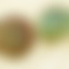 1pc vitrail medium pourpre-vert-or sculpté de fleurs rond à la main le verre tchèque bouton taille 1 sku-37652