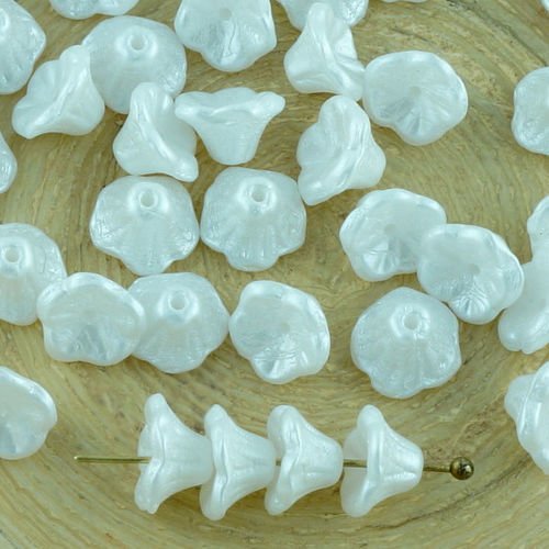 40pcs pastel perle d'albâtre blanc neige petite cloche fleur de bouchons de verre tchèque perles 5mm sku-34381