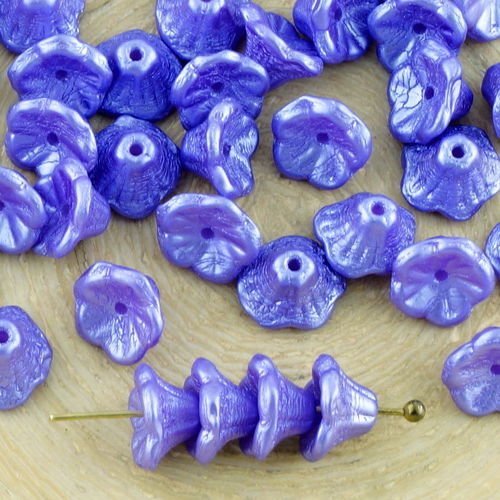 40pcs pastel perle de lumière violet améthyste petite cloche fleur de bouchons de verre tchèque perl sku-34382