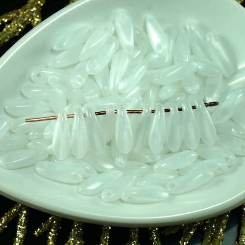 100pcs petites satin blanc verre tchèque poignard perles feuille plate de 10mm x 3mm sku-21433