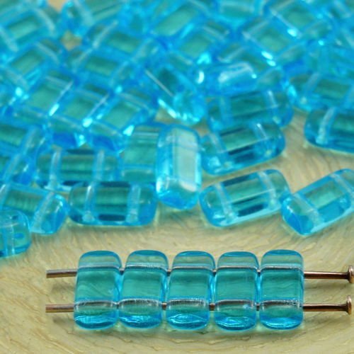 40pcs cristal aigue-marine bleu clair briques à plat rectangle de la barre 2 deux trou de verre tchè sku-32431