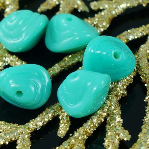 Opaque turquoise verre tchèque perles de coquillage 9mm x 7mm 16pcs sku-18240