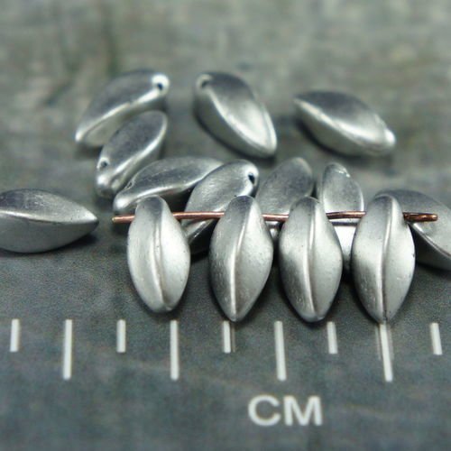 Matte silver pétale de fleur torsadée verre tchèque perles de 6mm x 12mm 24pcs sku-26418