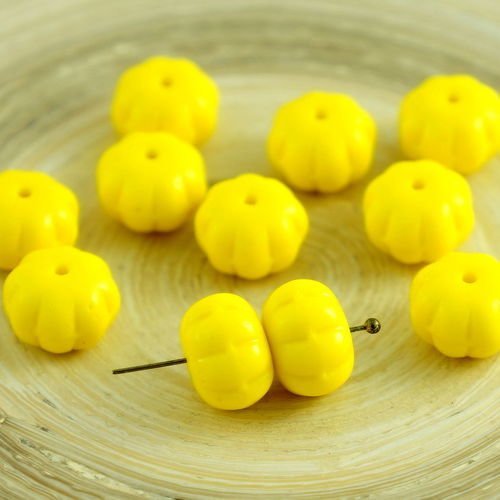 8pcs jaune opaque verre tchèque écrasé melon perles de la citrouille d'halloween fruits de l'automne sku-28740