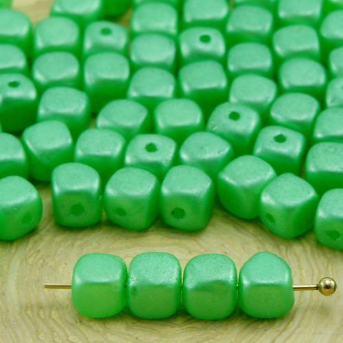 60pcs vert imitation de perles de petit cube carré arrondi bord de l'entretoise en verre tchèque 5mm sku-32932