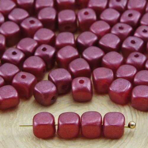 60pcs vin rouge imitation de perles de petit cube carré arrondi bord de l'entretoise en verre tchèqu sku-32936