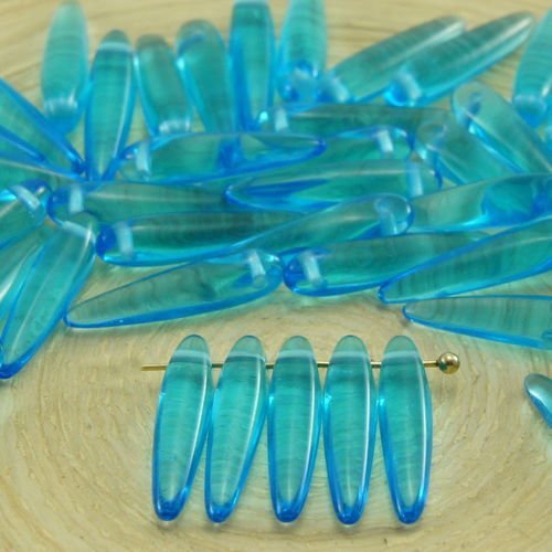 30pcs cristal aigue-marine bleu turquoise clair preciosa épine poignard plat de feuilles de verre tc sku-33497