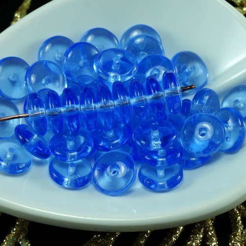 Le bleu clair de verre tchèque disque de perles rondes plates d'un trou de la rondelle 8mm x 3mm 40p sku-21388