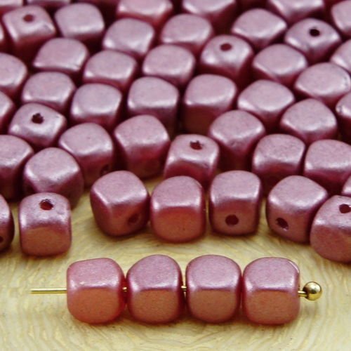 60pcs bordeaux rouge brun imitation de perles de petit cube carré arrondi bord de l'entretoise en ve sku-32930