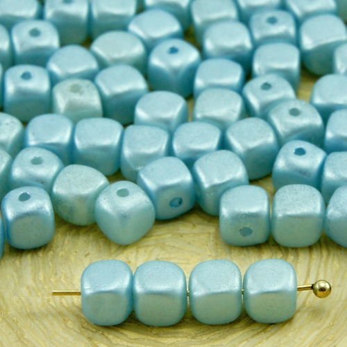 60pcs bébé bleu clair turquoise perle d'imitation petit cube carré arrondi bord de l'entretoise en v sku-32937
