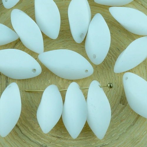 12pcs blanc mat albâtre opale dépoli verre de mer de pétale de fleur torsadée poignard tchèque perle sku-32832
