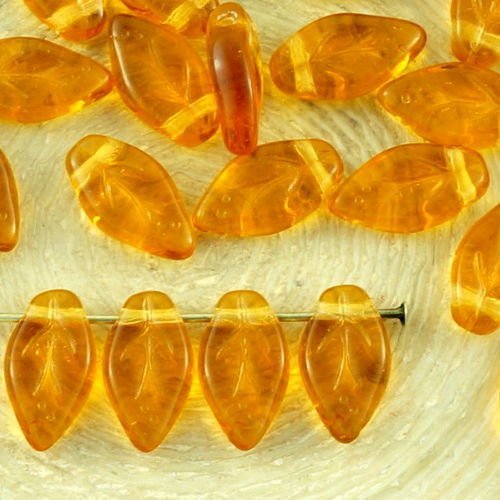 40pcs cristal topaze jaune plat de feuilles sculptées tchèque perles de verre de 10mm x 6mm sku-33740