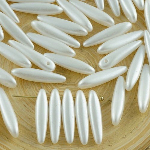 30pcs pastel perle blanche-neige verre tchèque preciosa épine poignard perles feuille plate de 5 mm  sku-31240