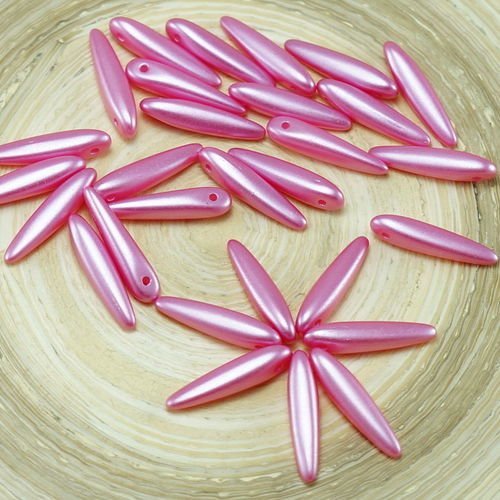 30pcs pastel valentine rose verre tchèque preciosa épine poignard perles feuille plate de 5 mm x 16m sku-26871