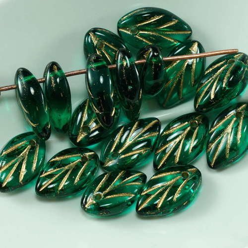 Vert émeraude en or doublé de verre tchèque plat sculpté de feuilles de perles 11mm x 6mm 20pcs sku-21482