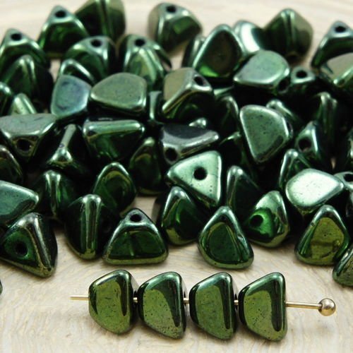 50pcs vert métallique lustre de grand demi-pincée triangle entretoise tchèque perles de verre de 4mm sku-33877