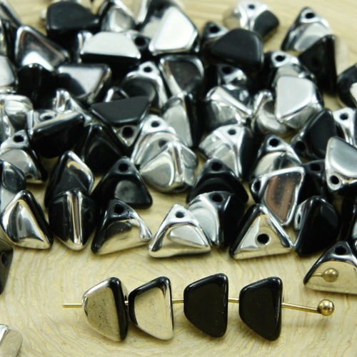 50pcs opaque jet black metallic silver labrador demi-pincée triangle entretoise tchèque perles de ve sku-33880